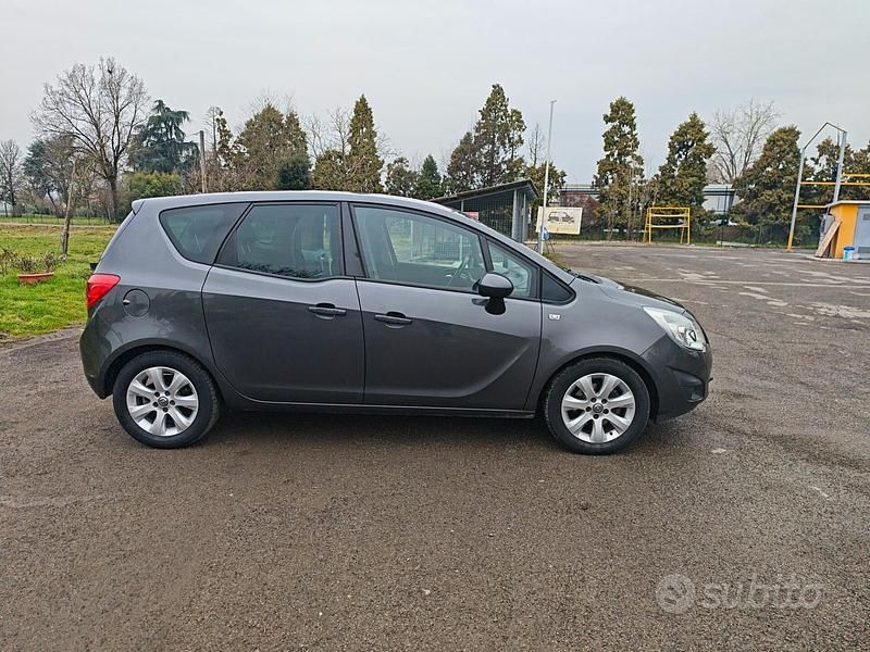 Usata Opel Meriva Cosmo 120 CV (88 kW) 2012 Grigio Monovolume