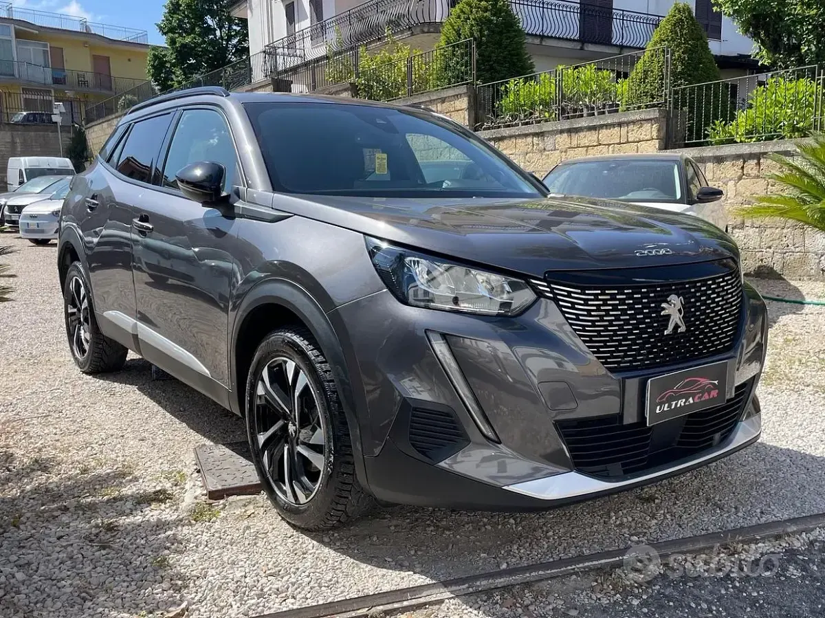 Usata Peugeot 2008 Allure 131 CV (96 kW) 2023 Grigio SUV
