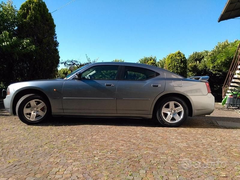 Usata Dodge Charger 250 CV (183 kW) 2005 Grigio Berlina