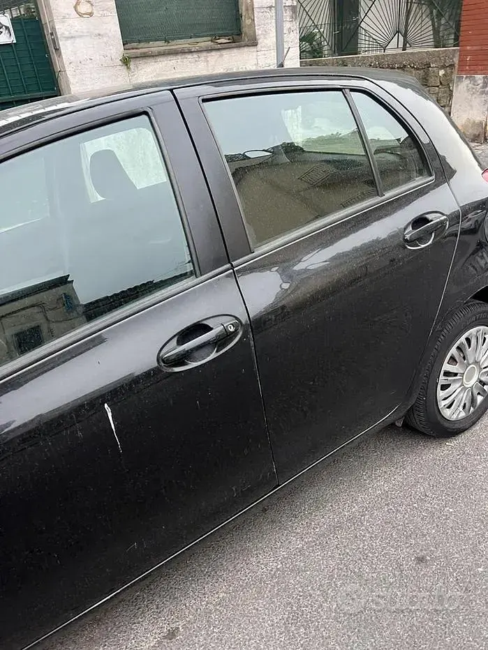 Begagnad Toyota Yaris 75 HK (55 kW) 2006 Svart Halvkombi