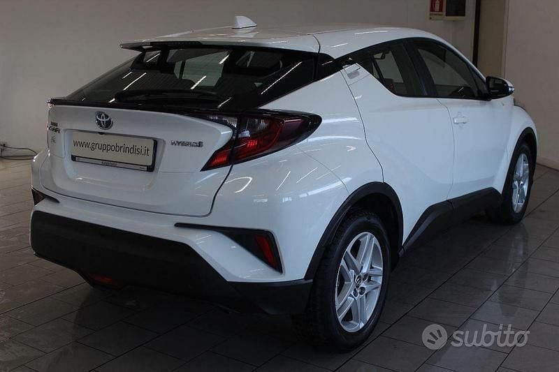 Usata Toyota C-HR Active 122 CV (89 kW) 2023 Bianco SUV