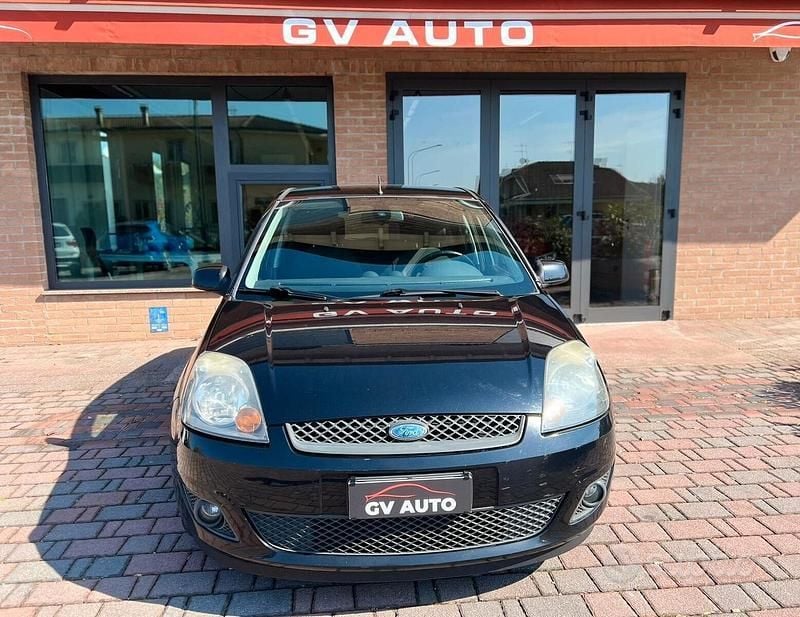 Usata Ford Fiesta 68 CV (50 kW) 2008 Nero Utilitaria