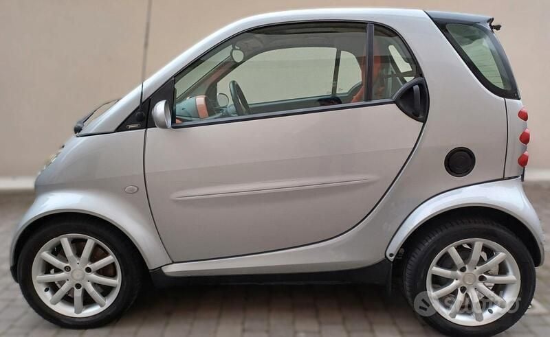 Usata 2004 Smart ForTwo Coupé Utilitaria | 2000 € (Super prezzo) - Immagine 1/4