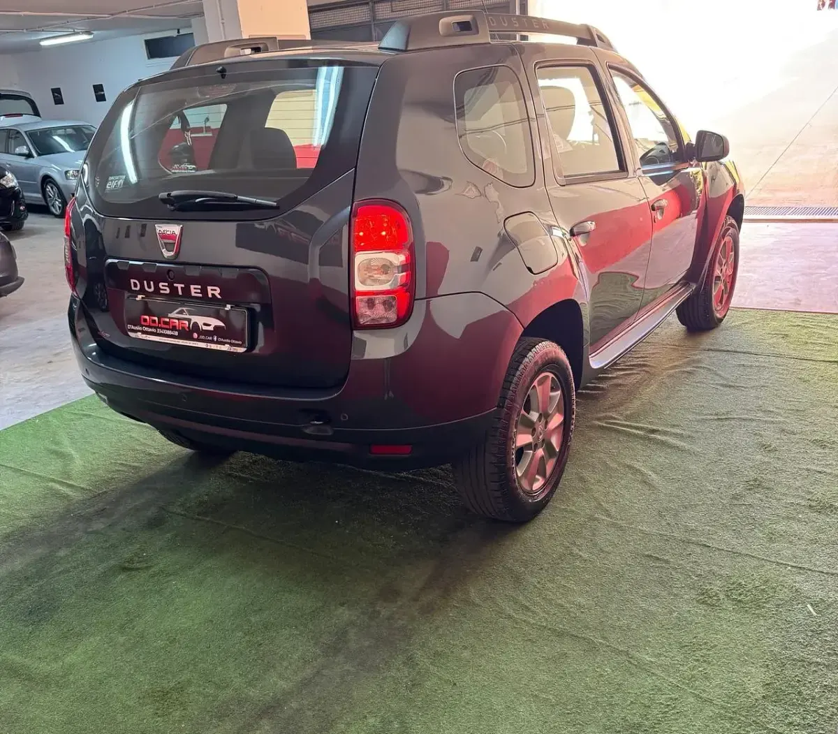 Usata Dacia Duster Lauréate 114 CV (83 kW) 2017 Grigio SUV