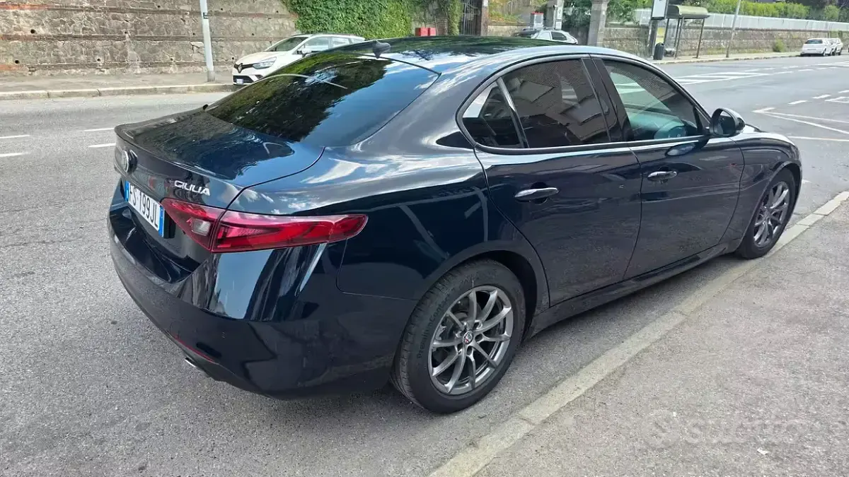 Usata Alfa Romeo Giulia Super 180 CV (132 kW) 2018 Bluazzurro Berlina