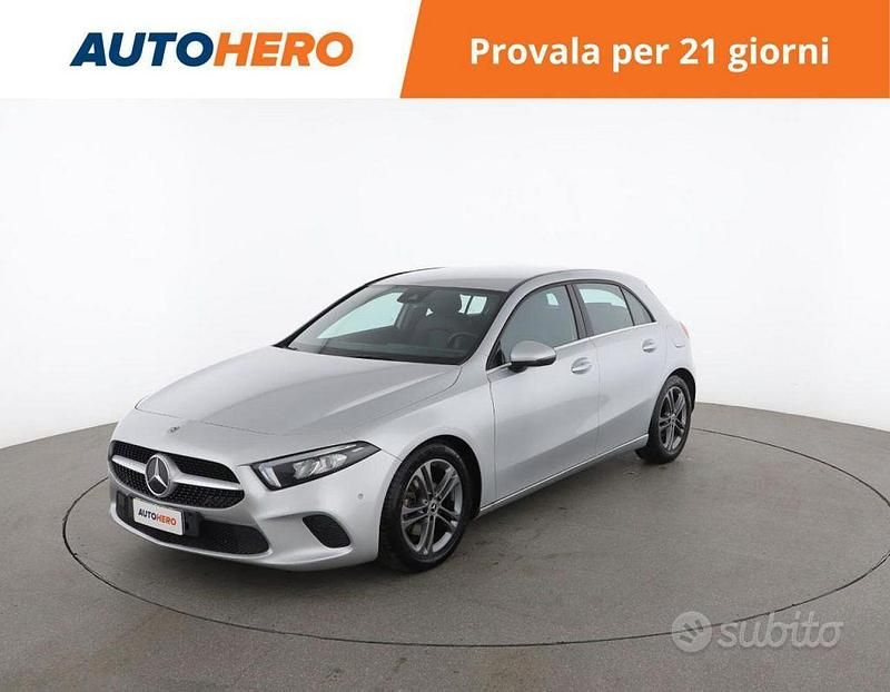 Grigio Usata 2019 Mercedes A180 Executive Tre volumi | 19.499 € (Buon prezzo) - Immagine 1/2