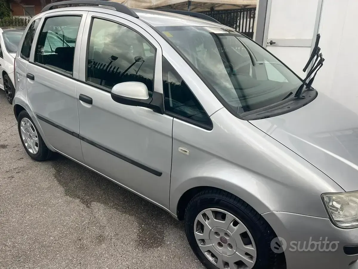 Usata Fiat Idea Dynamic 95 CV (69 kW) 2011 Grigio Monovolume