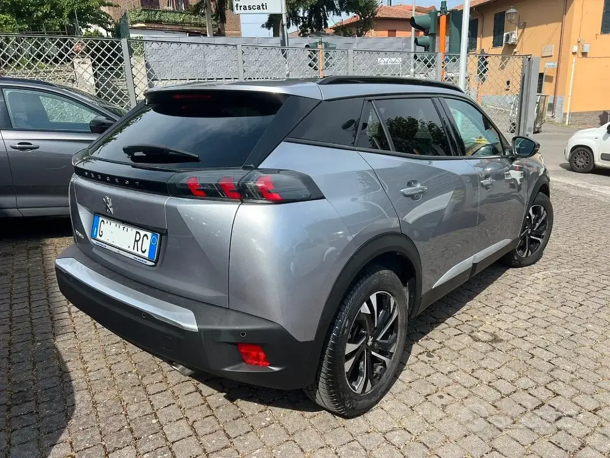 Usata Peugeot 2008 Allure 131 CV (96 kW) 2022 Grigio SUV