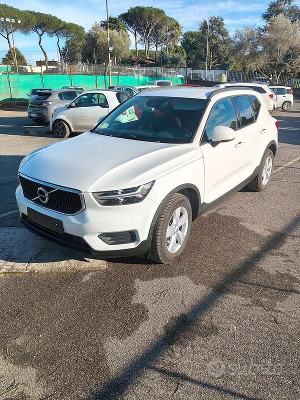 Usata Volvo XC40 Momentum 190 CV (139 kW) 2018 Bianco SUV