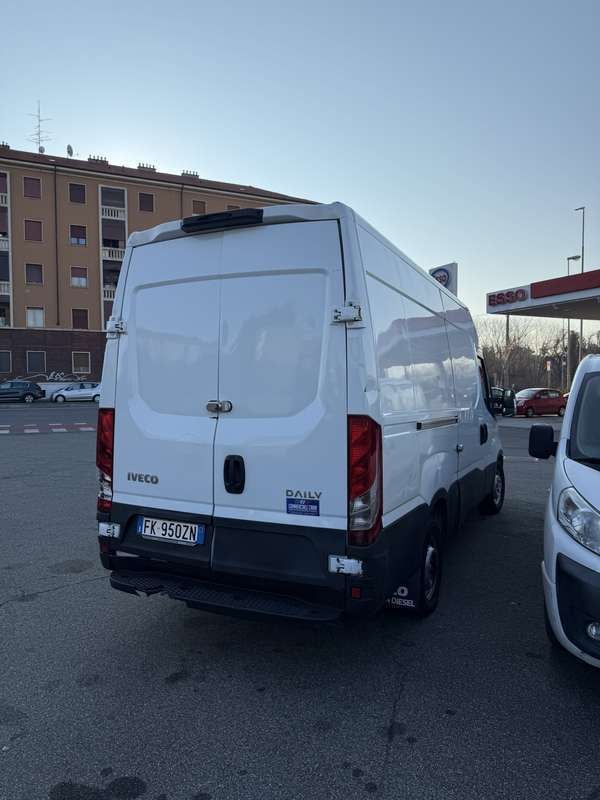 Bianco Usata 2017 Iveco Daily Due volumi | 9750 € (Super prezzo) - Immagine 1/4