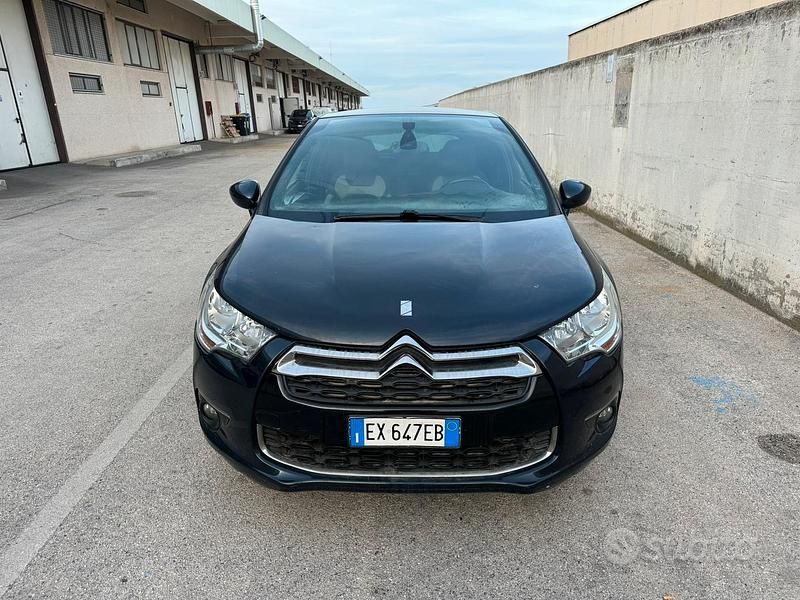 Blu Usata 2014 DS Automobiles DS4 Tre volumi | 4000 € (Ottimo prezzo) - Immagine 1/4