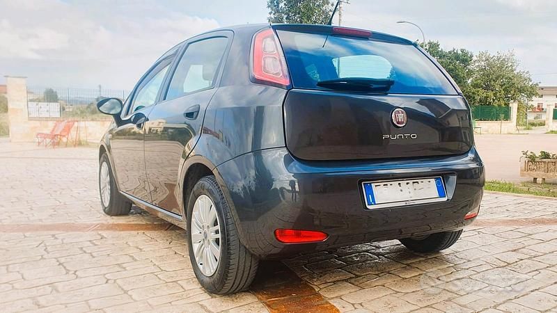 Usata Fiat Grande Punto 75 CV (55 kW) 2011 Grigio Utilitaria