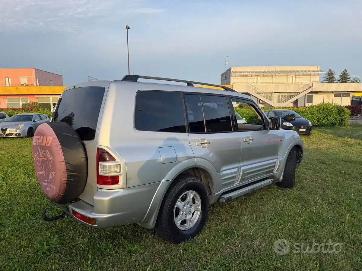 Usata Mitsubishi Pajero 165 CV (121 kW) 2001 Grigio SUV