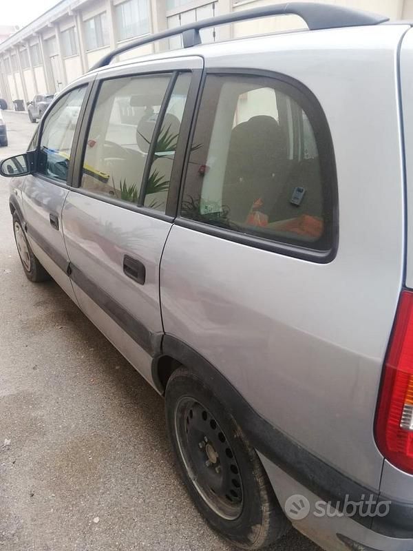 Usata Opel Zafira 2000 Grigio Monovolume