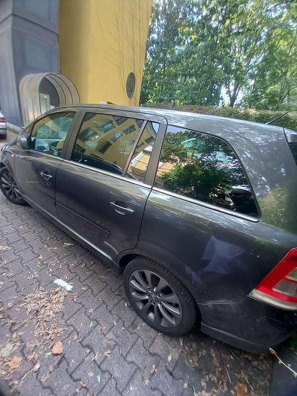 Usata Opel Zafira Cosmo 150 CV (110 kW) 2011 Monovolume