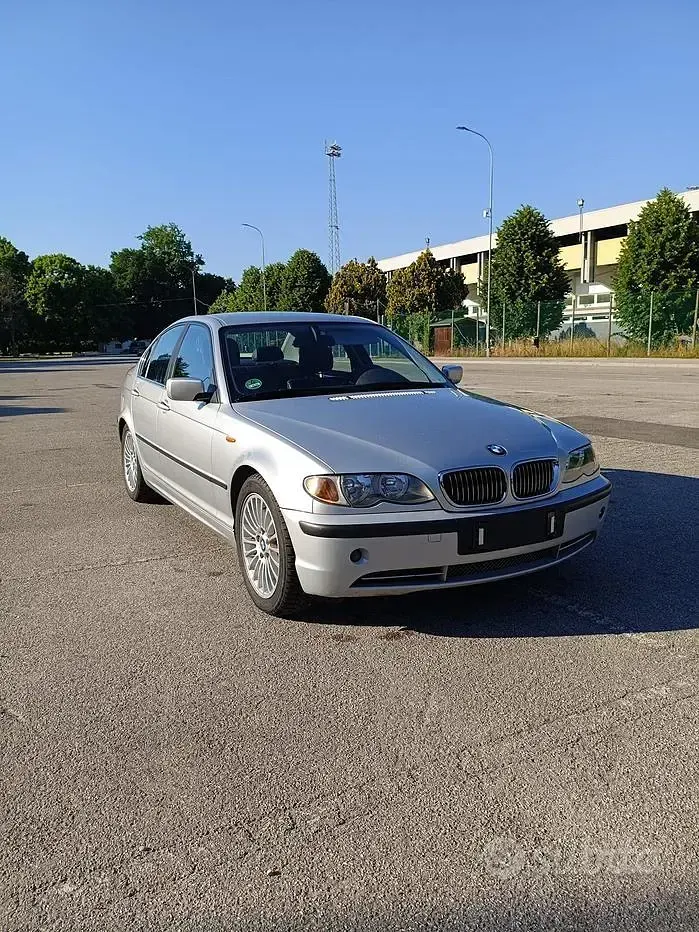 Usata BMW 330 160 CV (117 kW) 2002 Grigio Berlina