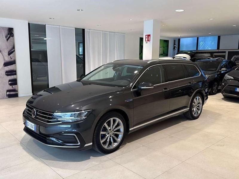 Usata VW Passat GTE 218 CV (160 kW) 2020 Grigio Station wagon