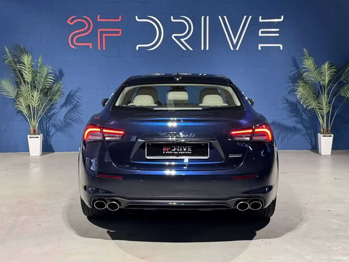 Usata Maserati Ghibli GT 330 CV (242 kW) 2022 Blu nobile Berlina