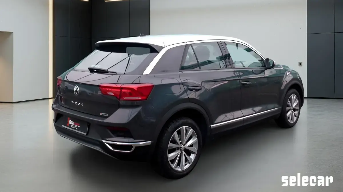 Usata VW T-Roc Style 150 CV (110 kW) 2018 Grigio/tetto bianco SUV