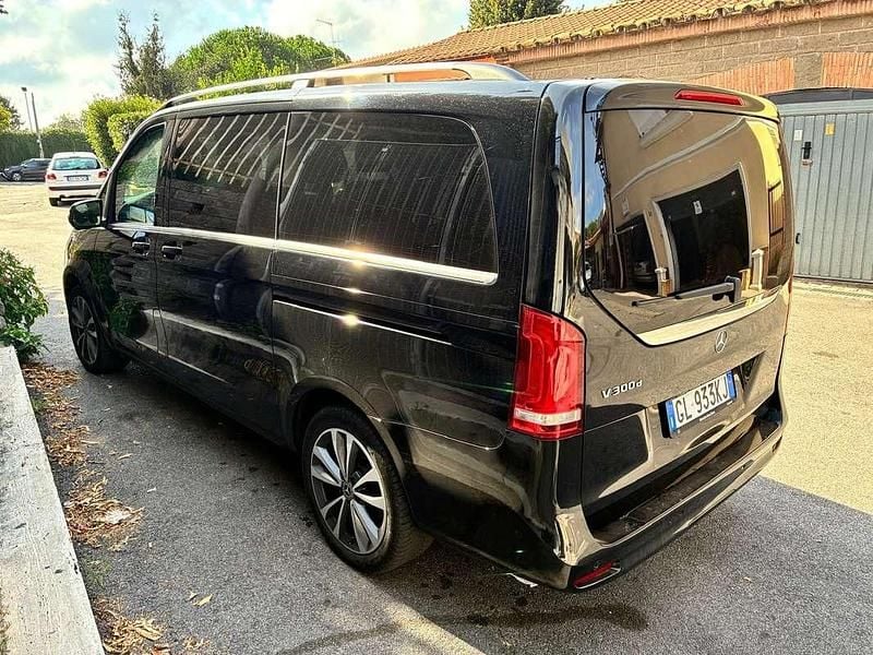Usata Mercedes V300 Premium 237 CV (174 kW) 2022 Nero Monovolume