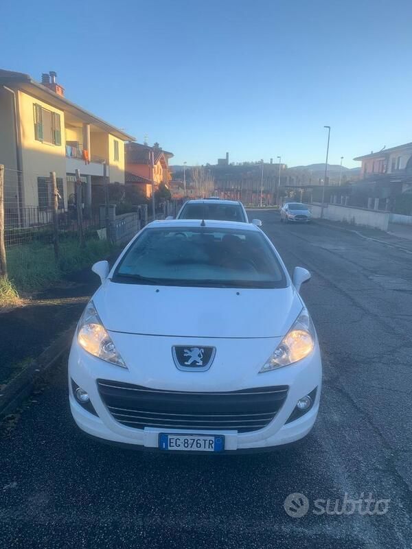 Bianco Usata 2011 Peugeot 207 Cabrio | 4000 € - Immagine 1/4