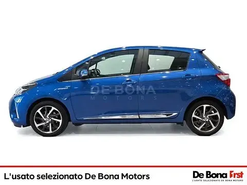 Usata Toyota Yaris Style 101 CV (74 kW) 2018 Azzurro Utilitaria
