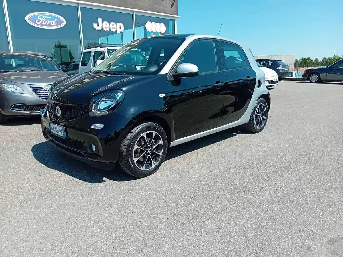 Usata Smart ForFour Passion 71 CV (52 kW) 2017 Nero Utilitaria