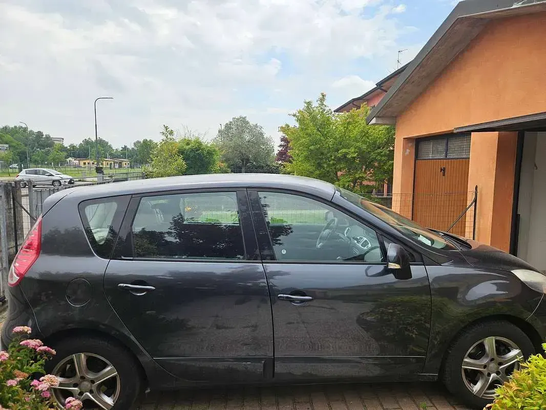 Usata Renault Scenic E-Tech Dynamique 131 CV (96 kW) 2010 Grigio Monovolume