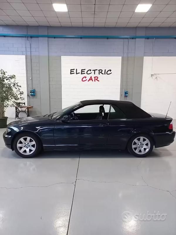 Usata BMW 318 Cabriolet 143 CV (105 kW) 2004 Blu Cabrio