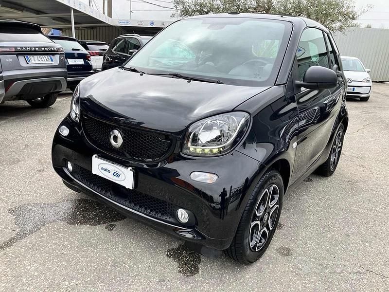 Usata Smart ForTwo Cabrio Passion 90 CV (66 kW) 2019 Nero pastello Cabrio