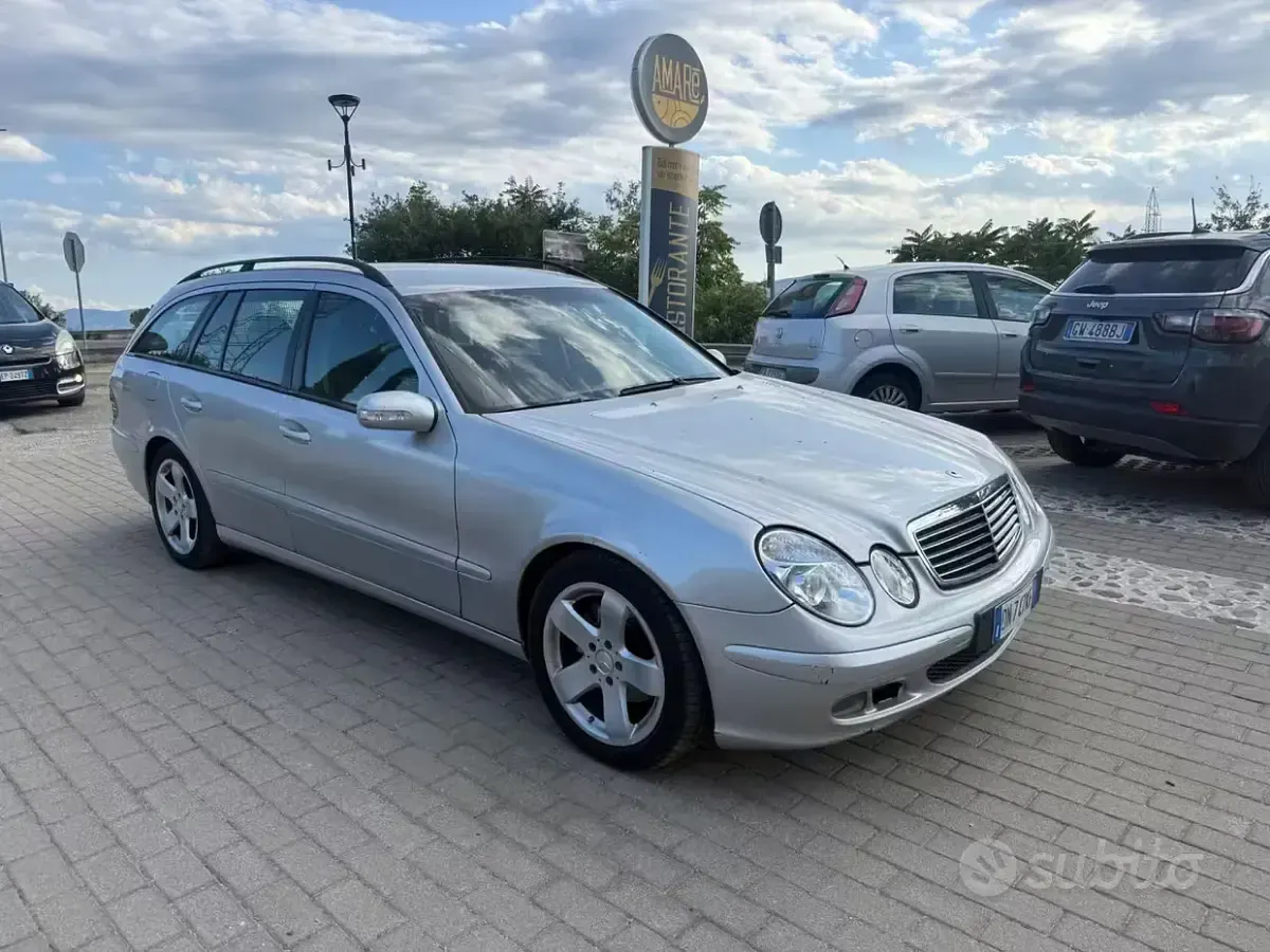 Usata Mercedes E220 Avantgarde 136 CV (100 kW) 2008 Grigio Berlina