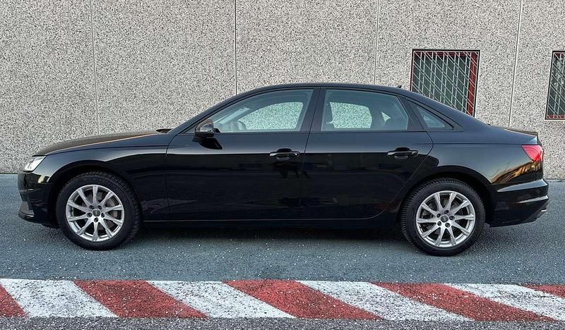 Usata Audi A4 Ambiente 190 CV (139 kW) 2019 Nero mhytos metallizzato Berlina