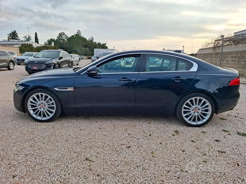 Usata Jaguar XE 180 CV (132 kW) 2018 Blu Berlina