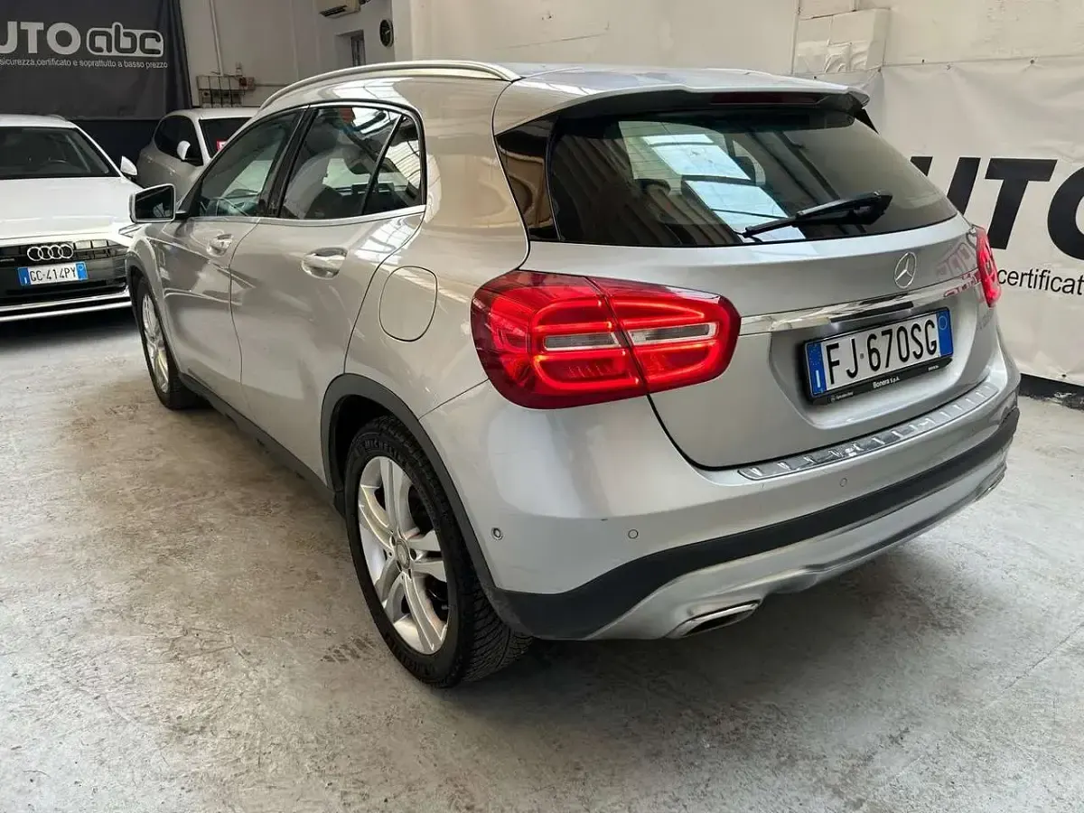 Usata Mercedes GLA200 136 CV (100 kW) 2017 Argento SUV