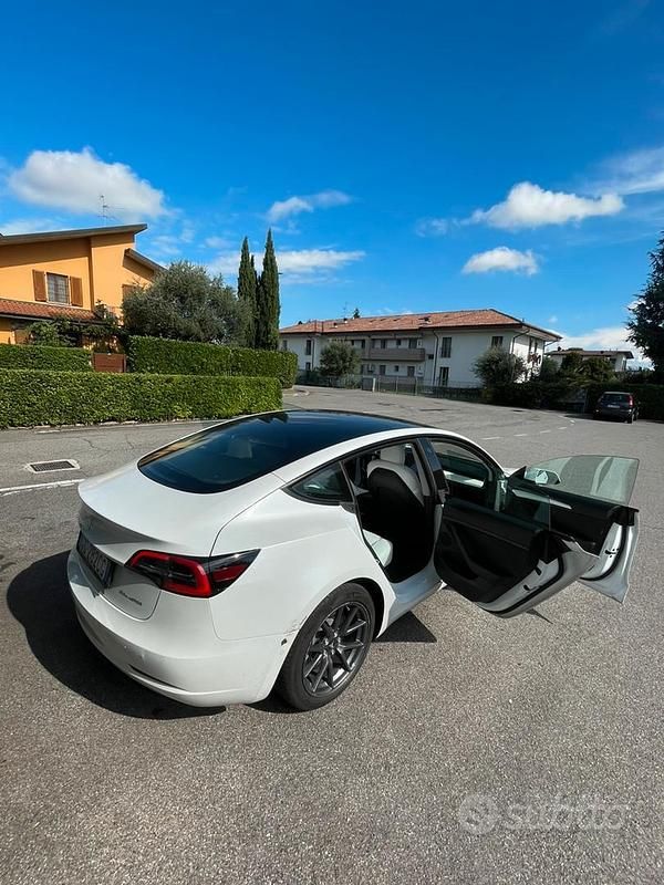 Usata Tesla Model 3 366 kW (498 CV) 2021 Bianco Berlina