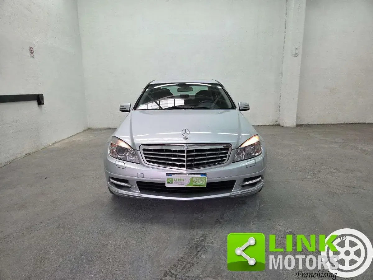 Usata Mercedes C180 Elegance 156 CV (114 kW) 2011 Grigio Berlina