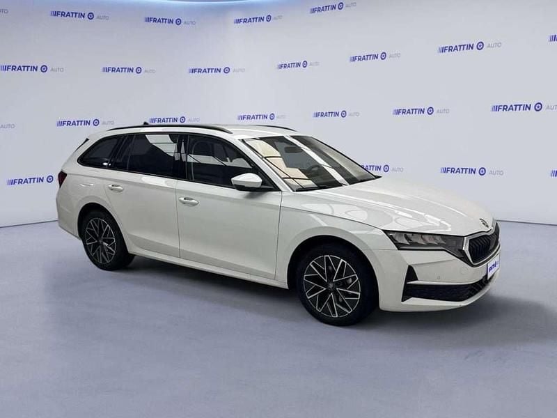 Usata Skoda Octavia Executive 150 CV (110 kW) 2025 Grigio scuro Station wagon