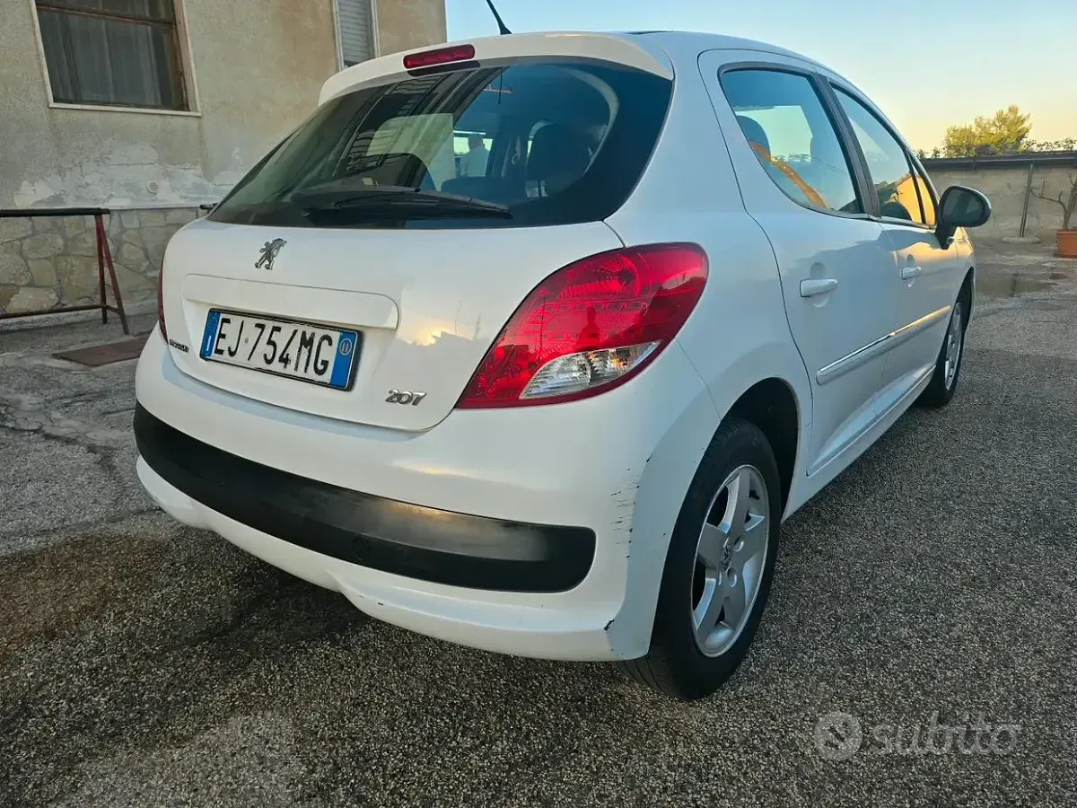 Usata Peugeot 207 68 CV (50 kW) 2011 Bianco Berlina