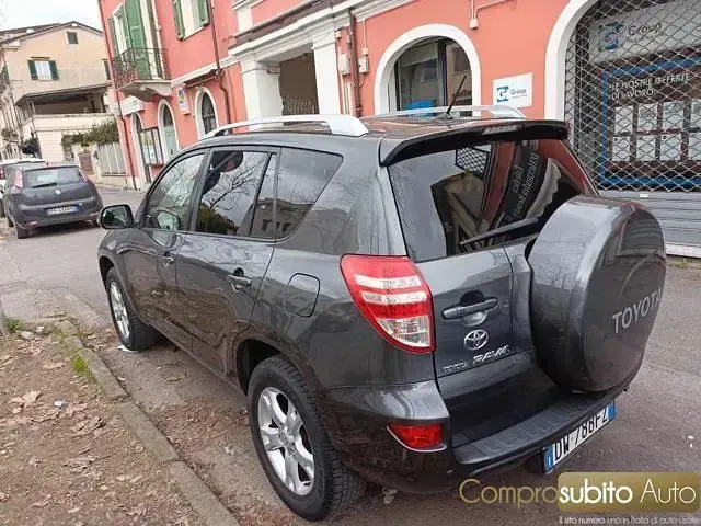 Usata Toyota RAV4 Sol 136 CV (100 kW) 2008 Grigio SUV