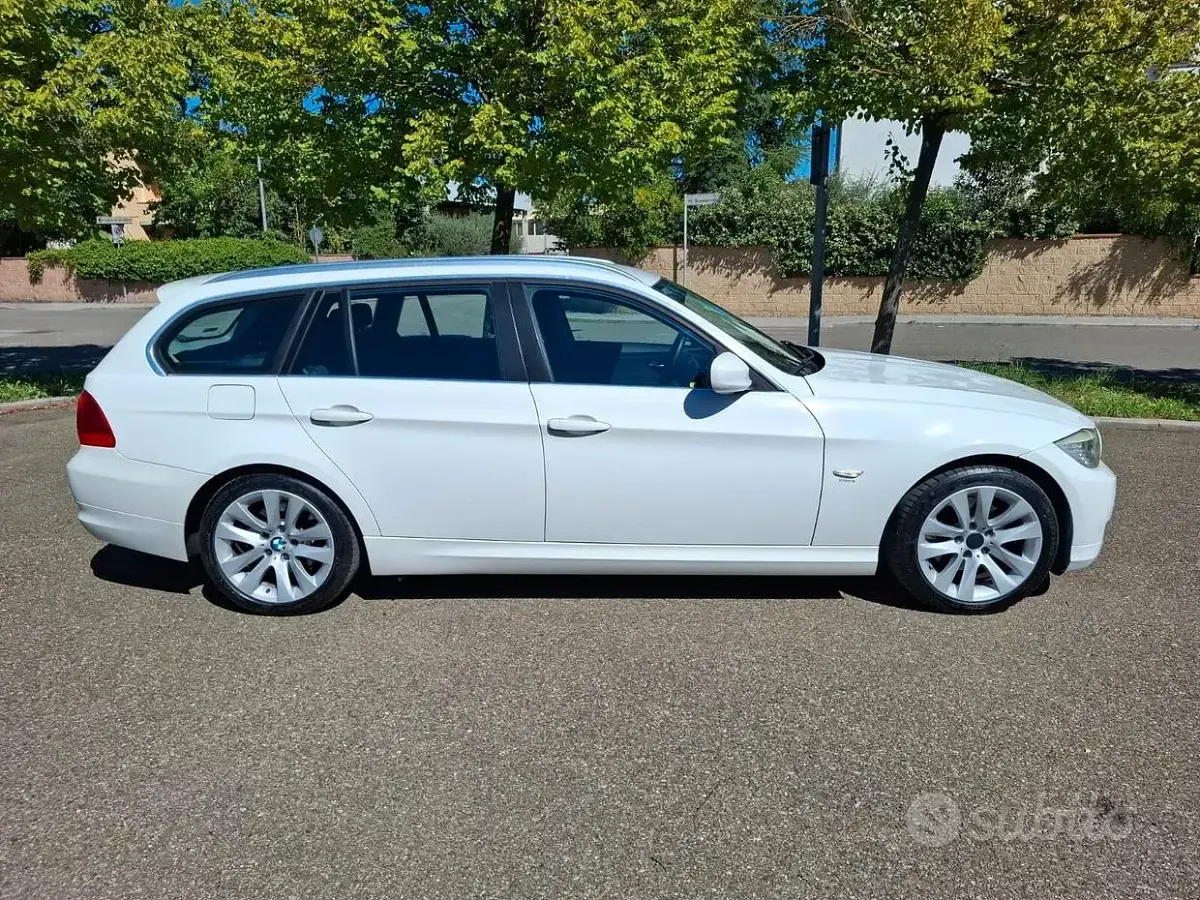 Usata BMW 318 143 CV (105 kW) 2011 Bianco Station wagon