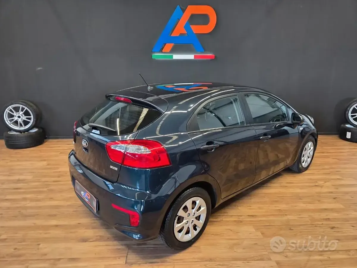 Usata Kia Rio 75 CV (55 kW) 2015 Grigio Berlina