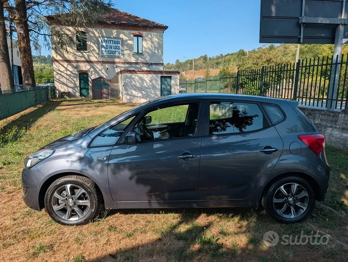 Usata Hyundai ix20 Comfort 90 CV (66 kW) 2015 Grigio Utilitaria
