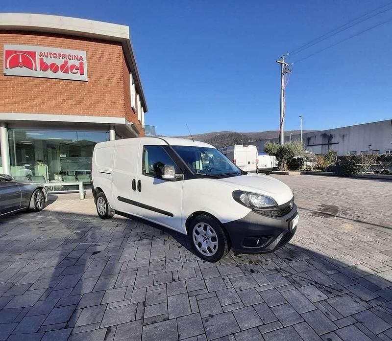 Usata Fiat Doblò 120 CV (88 kW) 2022 Bianco Monovolume
