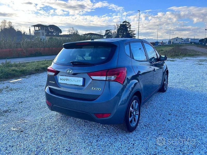 Usata Hyundai ix20 Comfort 90 CV (66 kW) 2016 Grigio Utilitaria