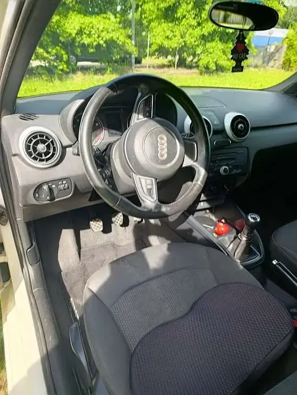 Usata Audi A1 Comfort 122 CV (89 kW) 2010 Bianco Utilitaria