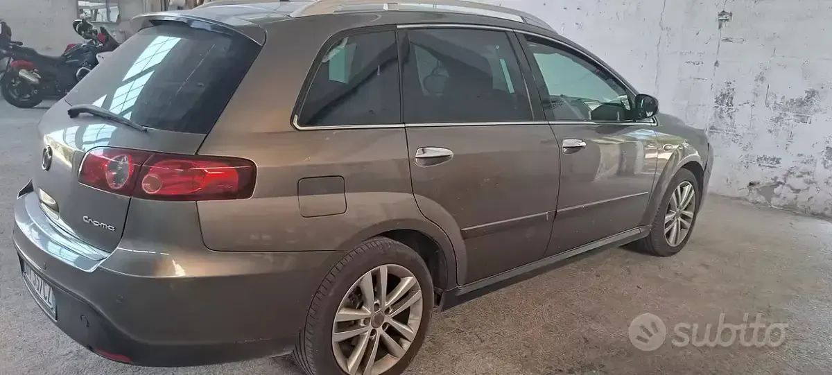 Usata Fiat Croma 150 CV (110 kW) 2009 Marrone Station wagon