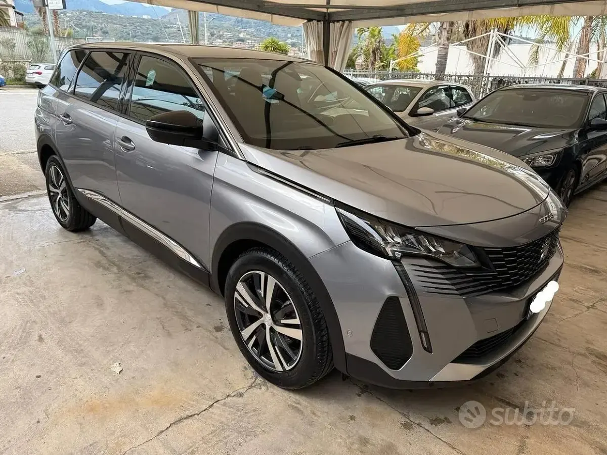 Usata Peugeot 5008 Allure 131 CV (96 kW) 2023 Grigio SUV