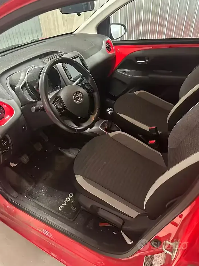 Usata Toyota Aygo X-play 72 CV (52 kW) 2019 Rosso Utilitaria