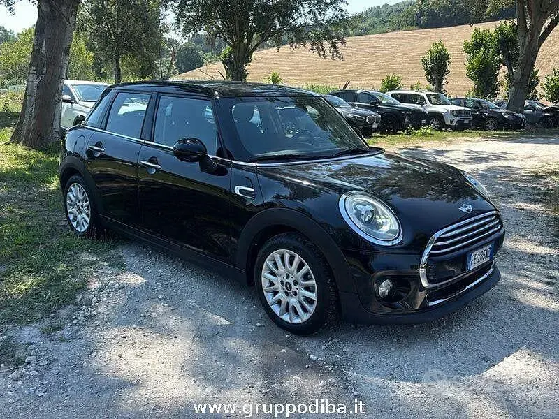 Usata Mini Cooper D 116 CV (85 kW) 2016 Nero Utilitaria