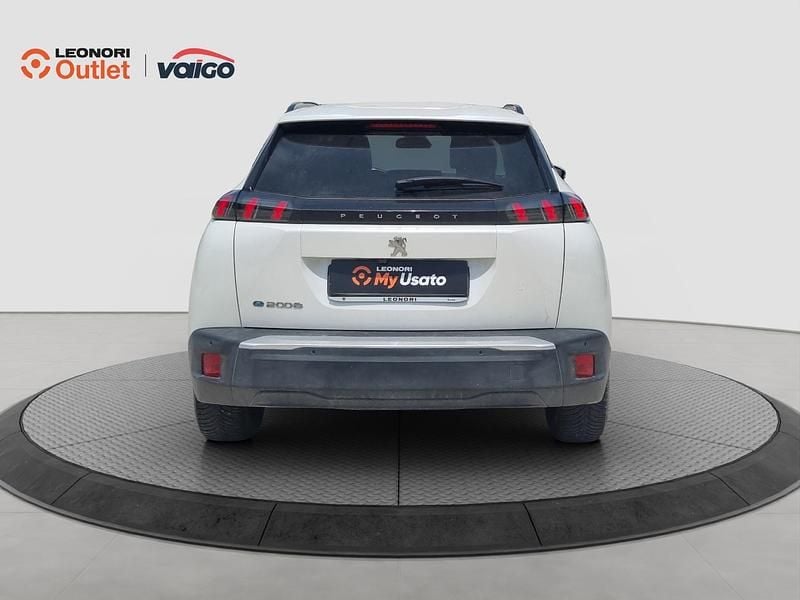 Begagnad Peugeot e-2008 Allure 100 kW (136 HK) 2022 Vit SUV